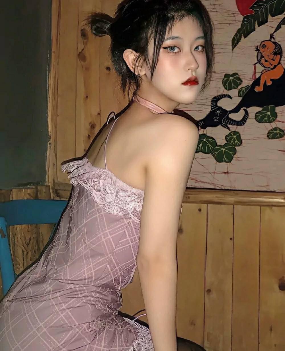 朝阳的黑丝小姐姐爽翻