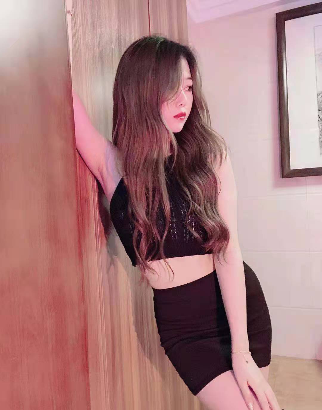 真女神真兼职~漂亮妩媚的时尚青春女郎，反应剧烈超有征服感