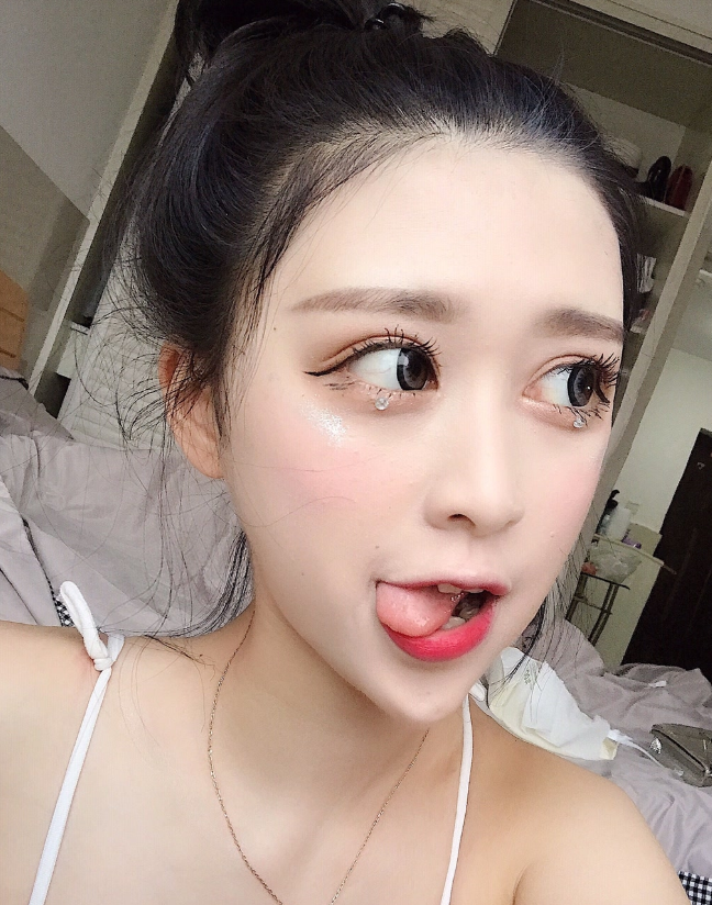 朝阳刚下水的大波妹