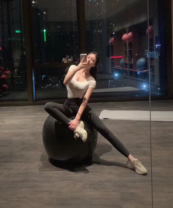 高端  天然美人皮肤透白小刘若英