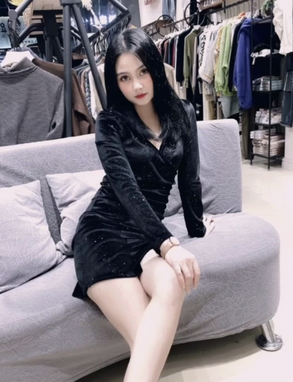 90后刚下水的嫩妹子 三点粉